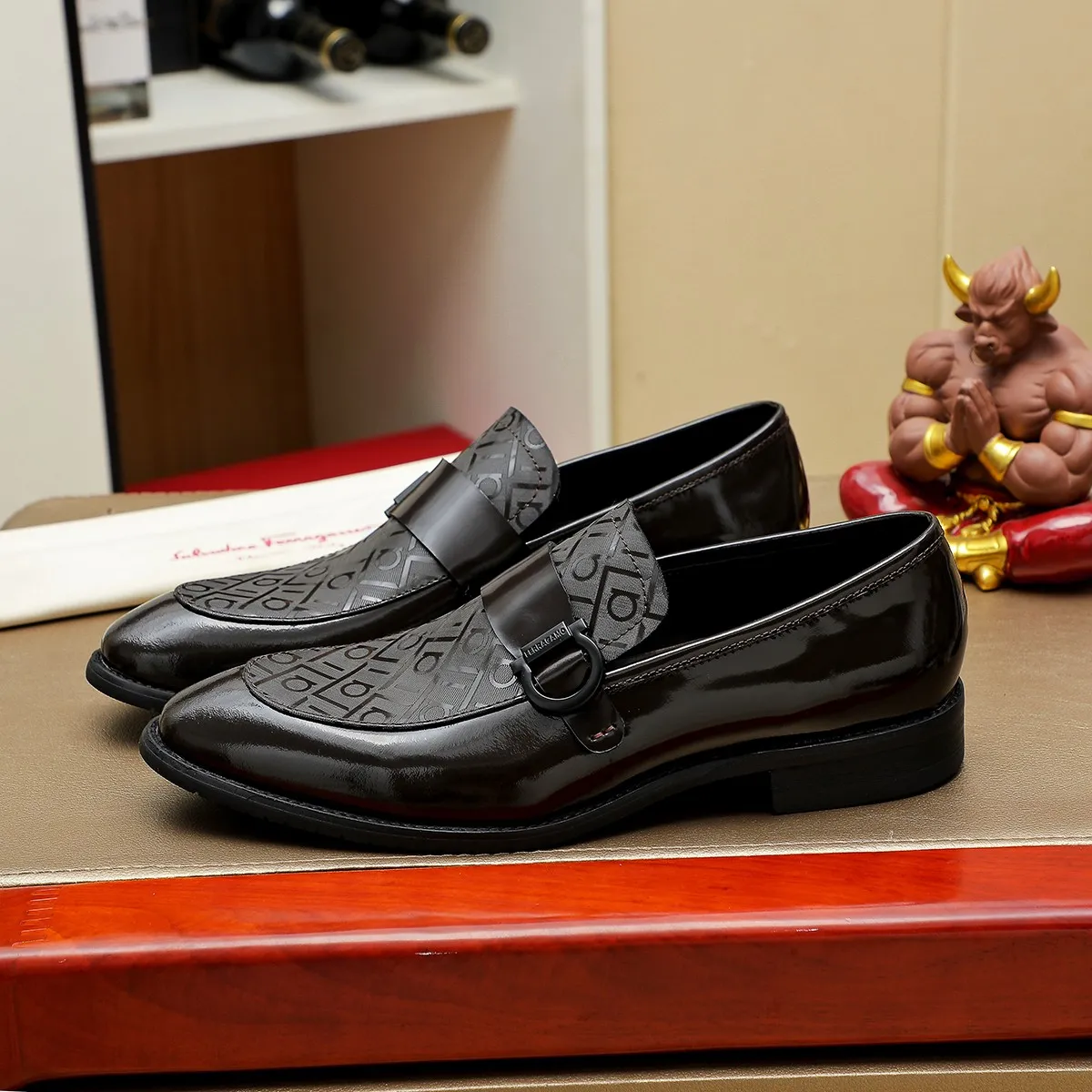 Men's shoes 💰460 Ferragamo [Ferragamo] top imported suit men's shoes 💯Original copy of the official website, product materials: selected imported embossed calfskin + luxury hardware buckle accessories ~ imported water-dyed cow 🐂 leather lining. Strong three-dimensional visual effect, original combination outsole, multiple colors available😘 Size: 39-44 (38.45.46. Customized)